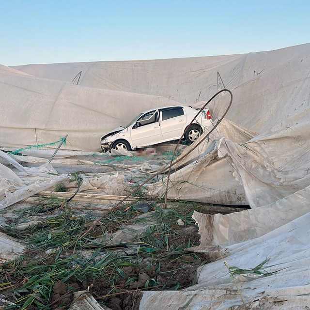 Seraya uçan otomobilin sürücüsü ile eşi öldü