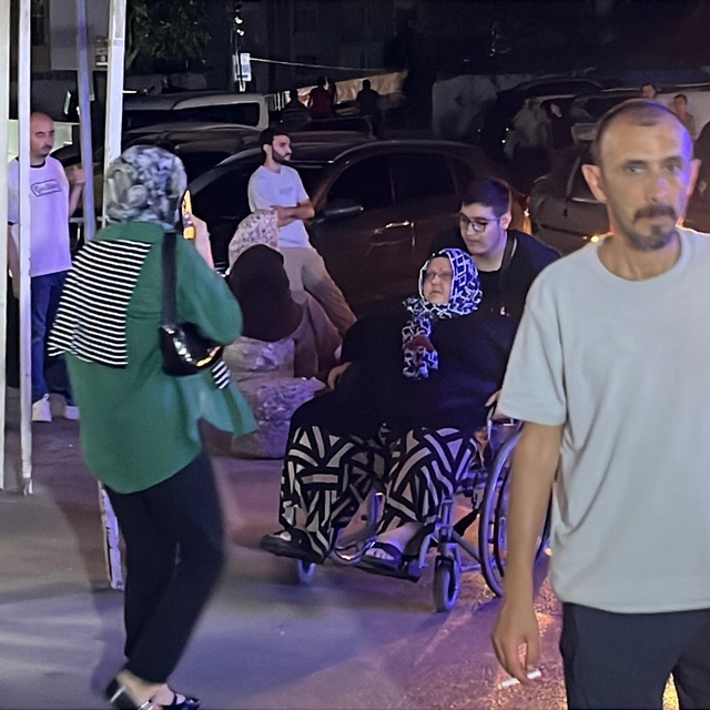 Bursa'daki düğün yemeğinde 367 kişi hastanelere başvurdu
74 hasta ambulansl...