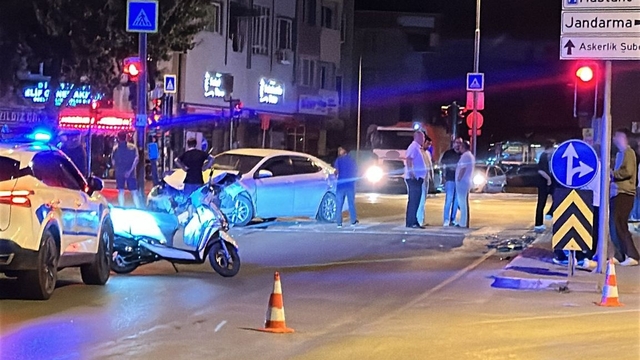 Bursa'da 2 otomobil çarpıştı: 9 kişi yaralı