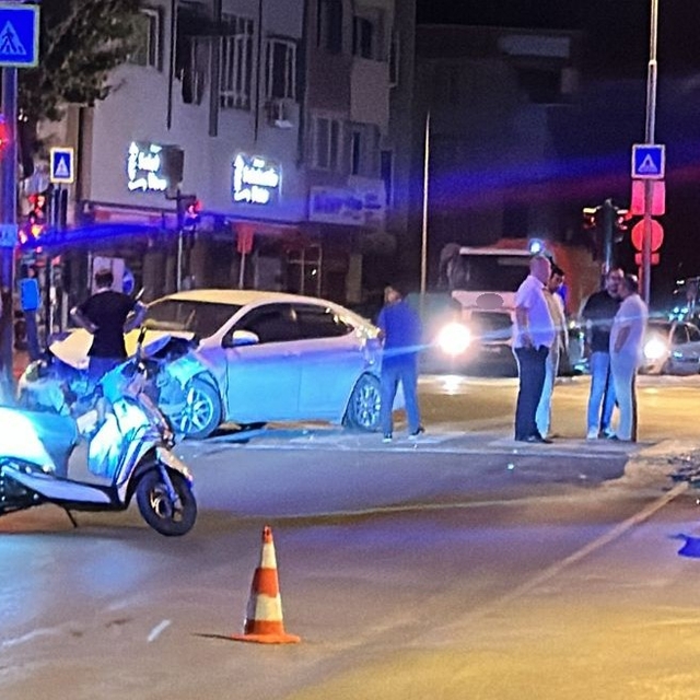 Bursa'da 2 otomobil çarpıştı: 9 kişi yaralı