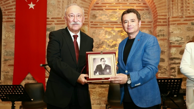 Usta oyuncu Altan Erkekli Osmangazi'de "Bir Memleket Hikayesi" anlattı
Osmangazi'de büyük zaferin ruhu gururla yaşandı