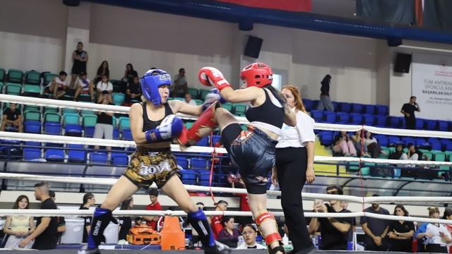 18. İller Arası Zafer Kupası Kick Boks Şampiyonası Kütahya'da gerçekleştirildi