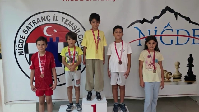 30 Ağustos Zafer Bayramı Satranç Turnuvası'nda şampiyonlar belli oldu