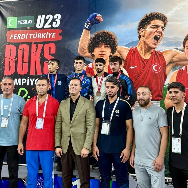 Niğdeli boksörler Rize'den iki madalyayla döndü