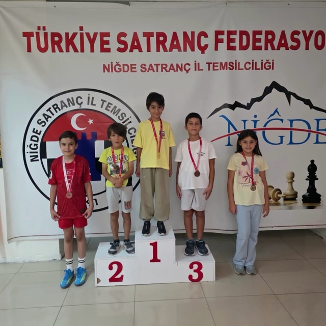 30 Ağustos Zafer Bayramı Satranç Turnuvası'nda şampiyonlar belli oldu