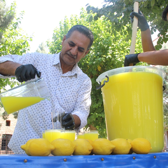 Cizre'de yaz aylarının serinleten lezzeti: Cizre limonatası