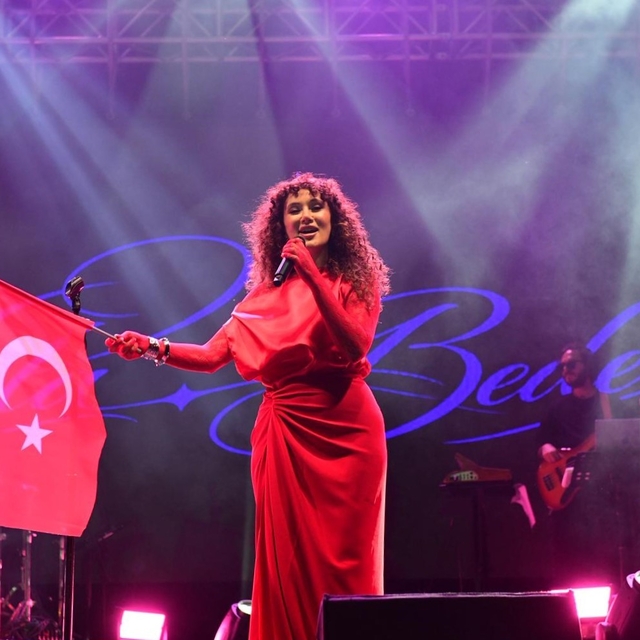 Kestel Belediyesi'nin 30 Ağustos kutlamalarında Mela Bedel rüzgârı