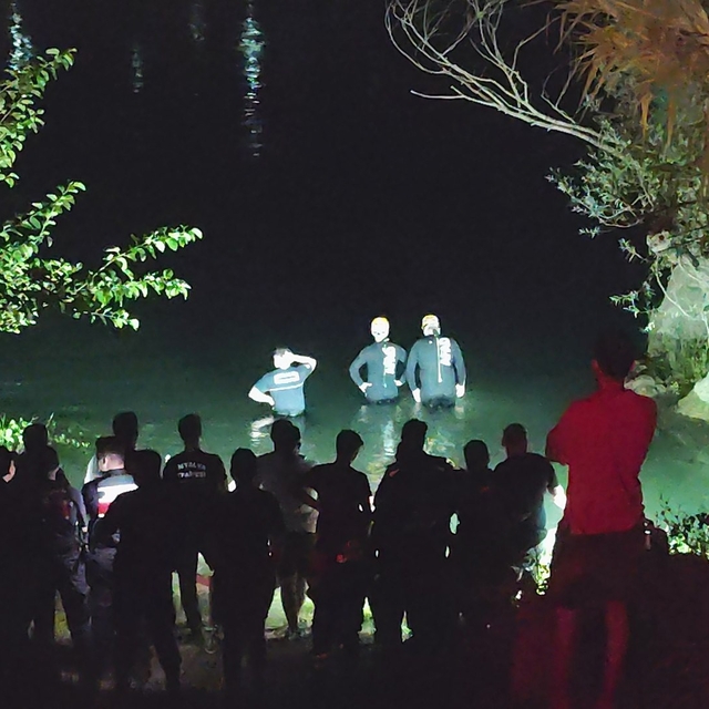 Manavgat Şelalesi'nde adacıkta mahsur kalan 6 kişi kurtarıldı