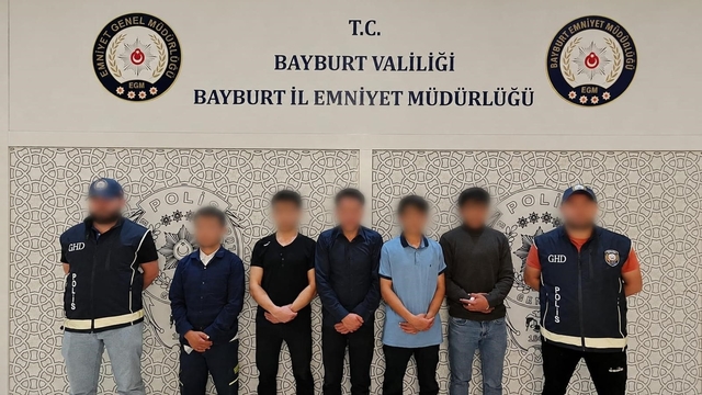 Bayburt'ta 5 düzensiz göçmen yakalandı