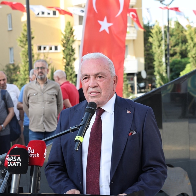 Nilüfer'de şehitlerin hatırası Şehitler Anıtı ve Nilüfer Şehitlik Parkı'nda...