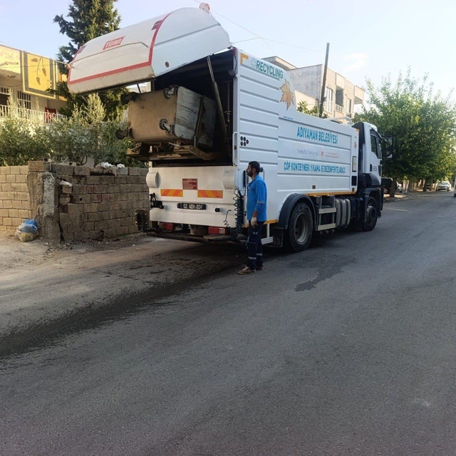 Adıyaman'da 33 mahallede konteyner temizliği