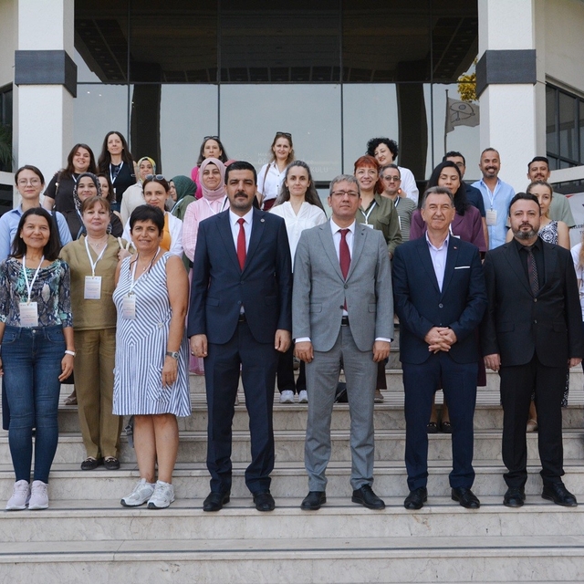 Manisa'da özel çocuklar için 'İlk rehber' aileler olacak