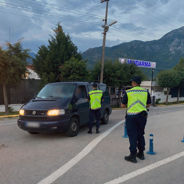 Muğla'da Jandarma trafik denetimlerinde 155 araç trafikten men edildi