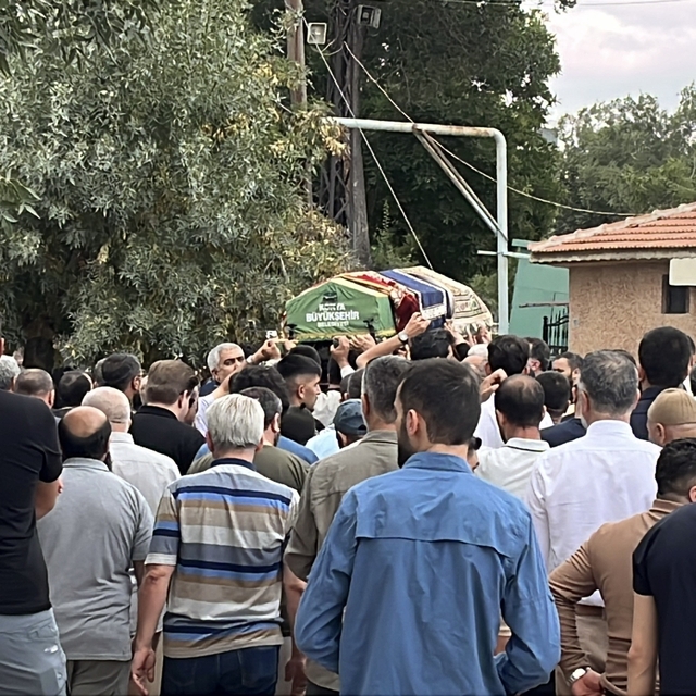 Motosiklet yola çıkan otomobille çarpıştı, 19 yaşındaki genç hayatını kaybe...
