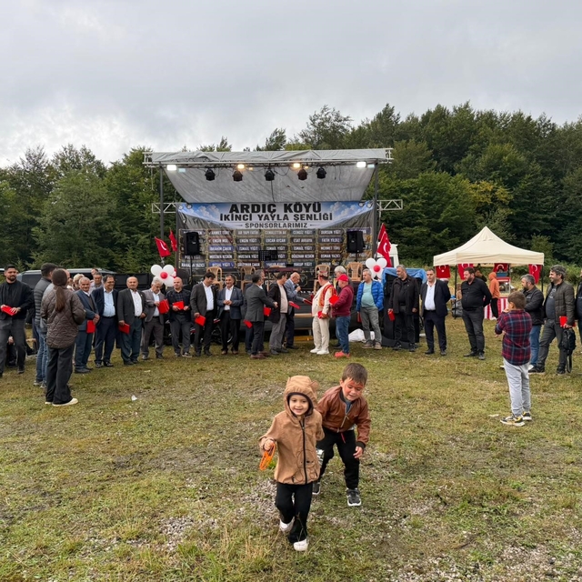 Samsun'da "Ardıç Köyü Şenliği" renkli görüntülere sahne oldu