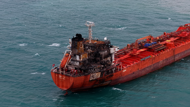 Dron saldırısı sonrası sürüklenip, Samsun'da karaya oturan tanker, römorkörle alınacak