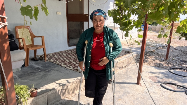 Ekmek parasını kazandığı esnada bacağını çırçır makinesine kaptıran Emine, sürünerek geçirdiği yıllarına son vermek istiyor