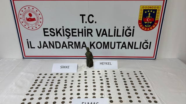 Jandarma tarihi eser değerinde 1 elmas, 1 heykel ve 194 bronz sikke ele geçirdi, şüpheli tutuklandı