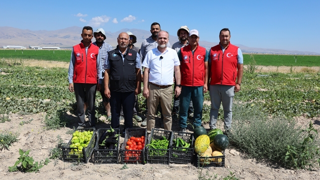 NÖHÜ'de 51 bin fideyle üretilen ürünlerin hasadı yapıldı