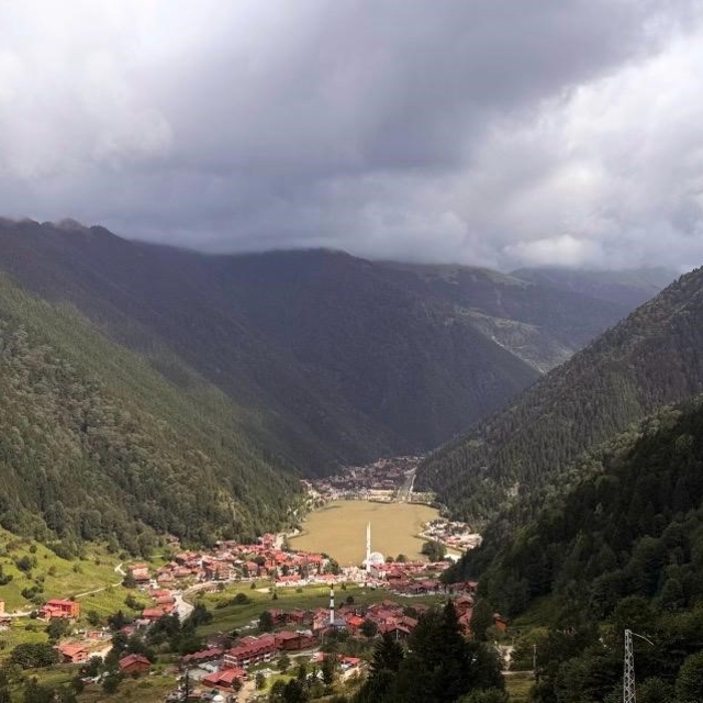 Uzungöl, yağış sonrası kahverengine büründü
