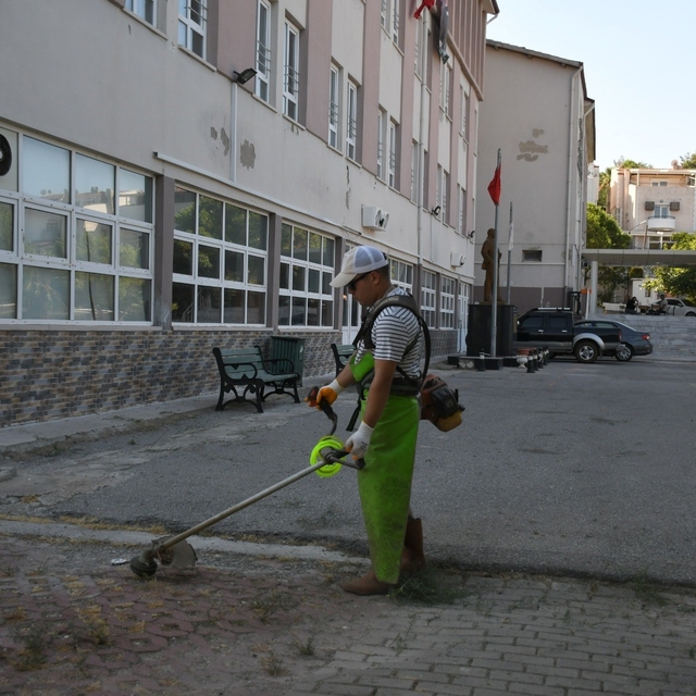 Kuşadası Belediyesi okulları yeni eğitim yılına hazırlıyor