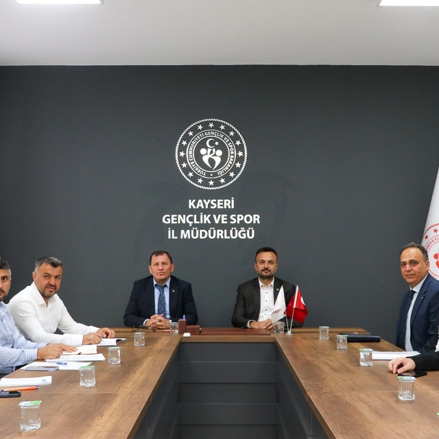 Kayseri'de Yamaç Paraşütü İstişare Toplantısı yapıldı