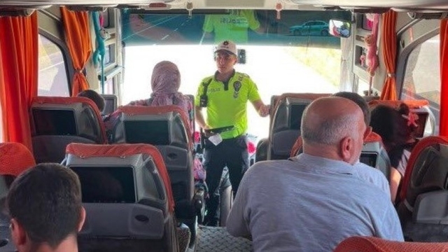 Kars'ta şehirler arası yollarda trafik denetimleri sürüyor
