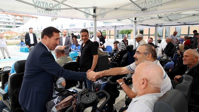 Karatay'da 80 akülü araç ihtiyaç sahiplerine teslim edildi