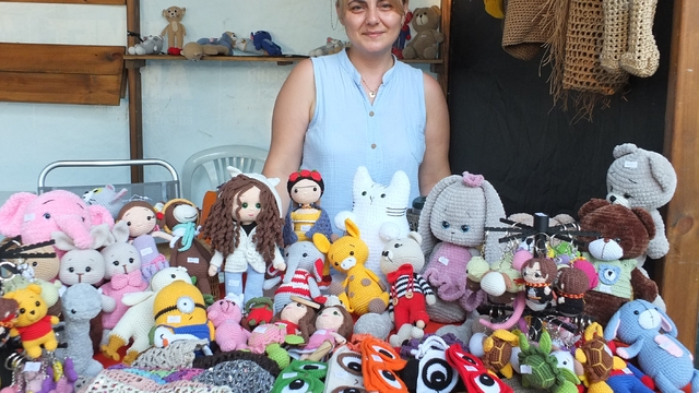 Burhaniye'de Dilek hanımın örgü bebekleri ilgi gördü