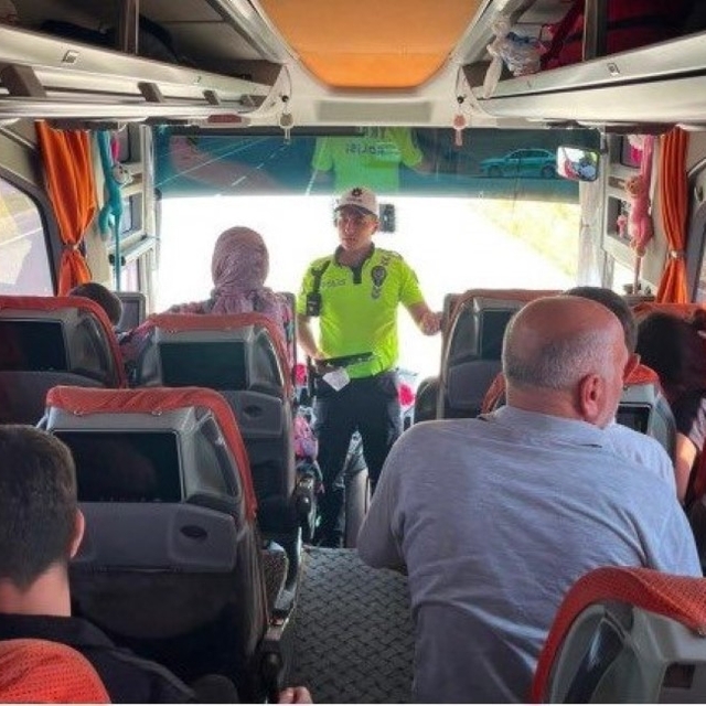 Kars'ta şehirler arası yollarda trafik denetimleri sürüyor