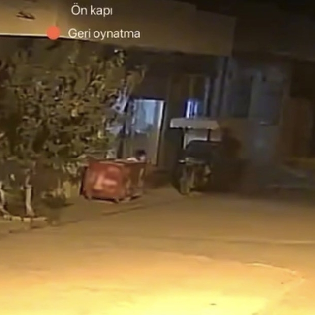 Mardin'de maskeli şahıs, gencin telefonunu kapıp kaçtı