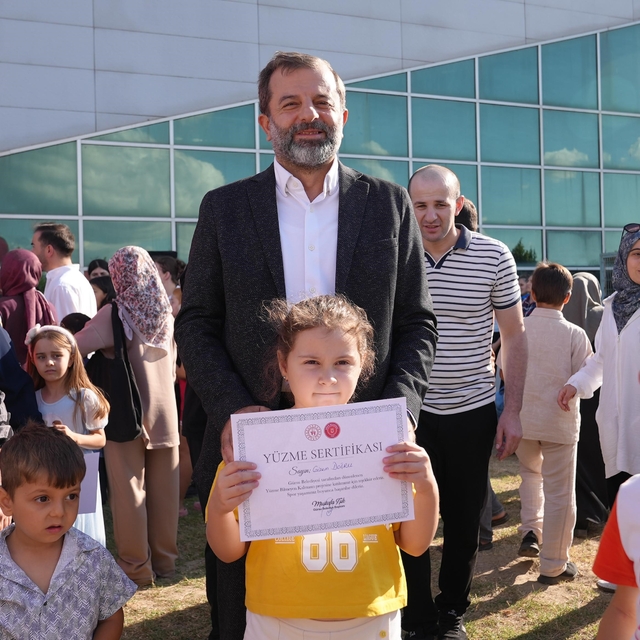 600 çocuk Gürsu'da yüzmeyi öğrendi