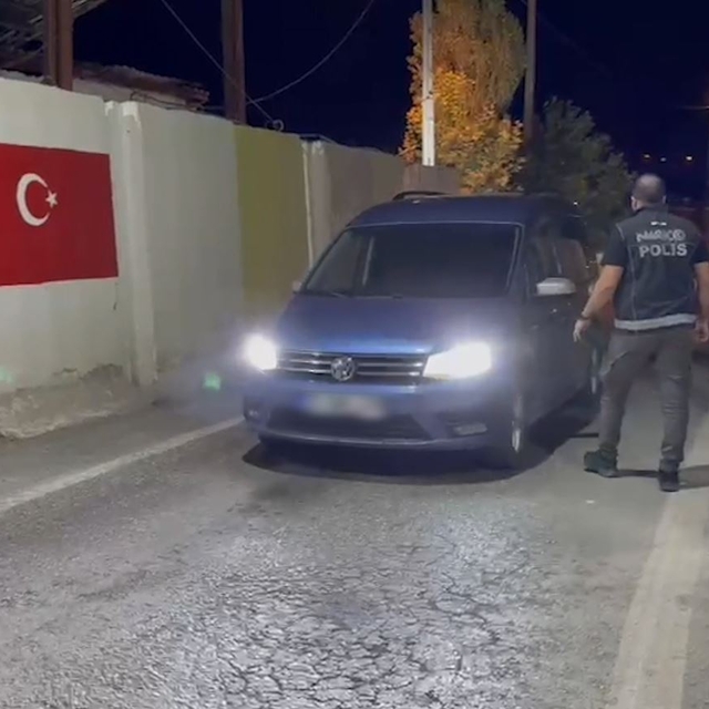 Araç stepnesinde 6,5 kilo uyuşturucu ele geçirildi; 2 tutuklama