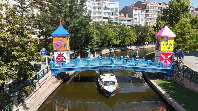 Eskişehir'de festival heyecanı başlıyor
Motto 'Porsuk akıyor, dünya Eskişehir'de buluşuyor'