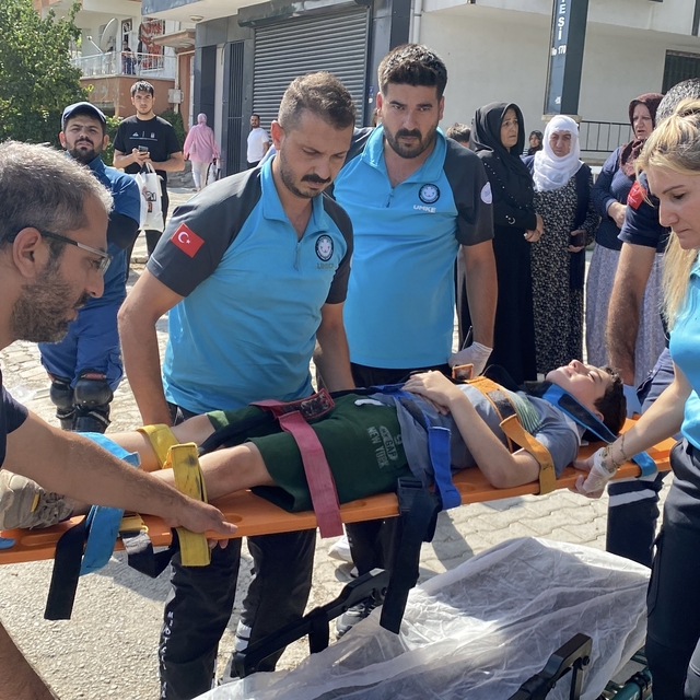 Elazığ'da bisiklet otomobile çarptı: 3 çocuk yaralandı
Bisikletin otomobile...