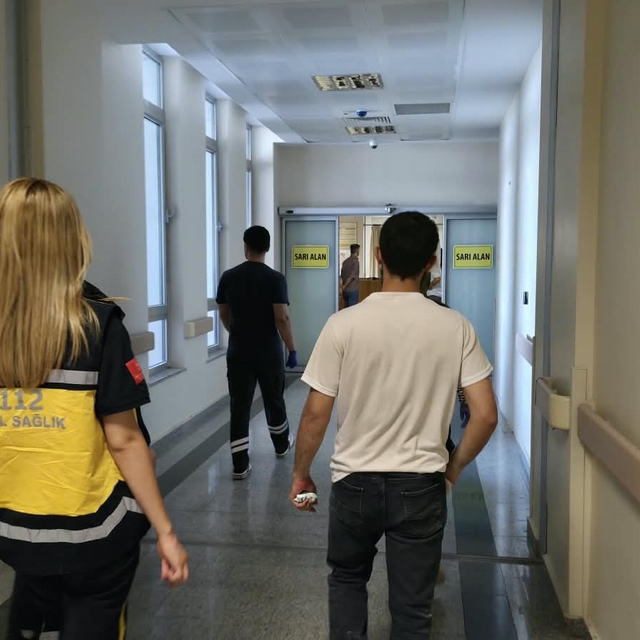 Başına fayans düşen işçi yaralandı