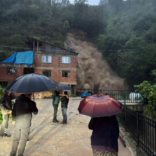 Giresun'da sağanak 2,2 milyon liralık hasara neden oldu; dere taşması kamer...