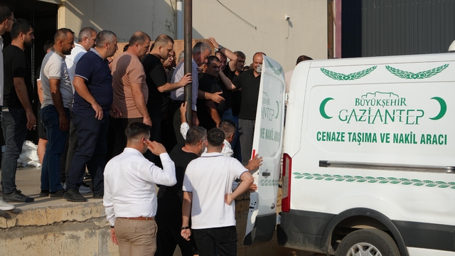 Batan gemide hayatını kaybeden Nihat Balyemez'in cenazesi Gaziantep'e getirildi