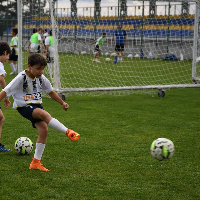 Kastamonu'da 120 çocuk yaz tatilini futbol okulunda değerlendirdi