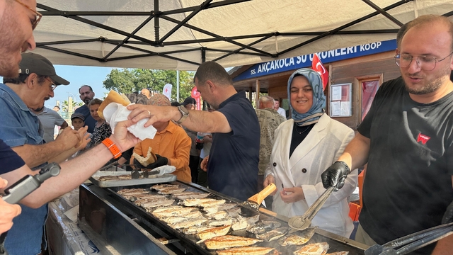 Balıkçılara yeni sezonda ekipman desteği
Akçakoca'da balıkçılar "Vira Bismillah" dedi