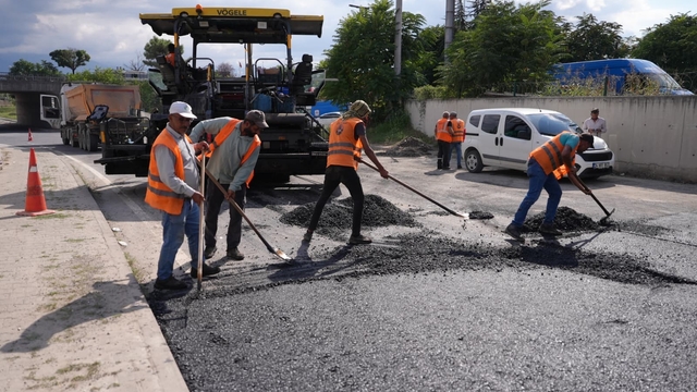 Düzce'de asfalt çalışmaları gece gündüz devam ediyor
15 bin ton asfalt döküldü