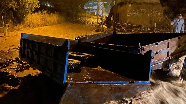 Erzincan'da sağanak yağış Saraycık köyünde taşkına neden oldu