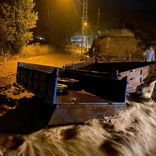 Erzincan'da sağanak yağış Saraycık köyünde taşkına neden oldu