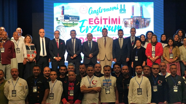 Erzurum'da gıda güvenliği, pişirme teknikleri ve toplu yemek üretimi zirvesi