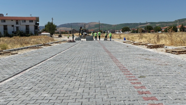Çivril'de ulaşım ve altyapıya büyük dokunuş
Çivril'de 33 bin metrekare parke döşeniyor