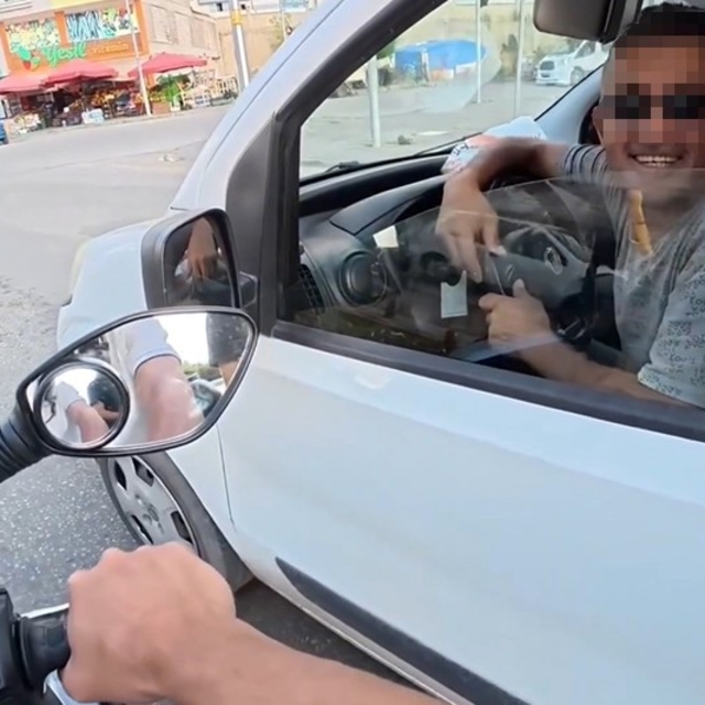 Yol tartışması bu defa tebessümle sona erdi