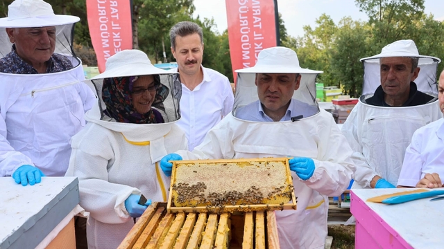 Bilecik'te 22 bin 500 kovandan 135 ton bal üretiliyor