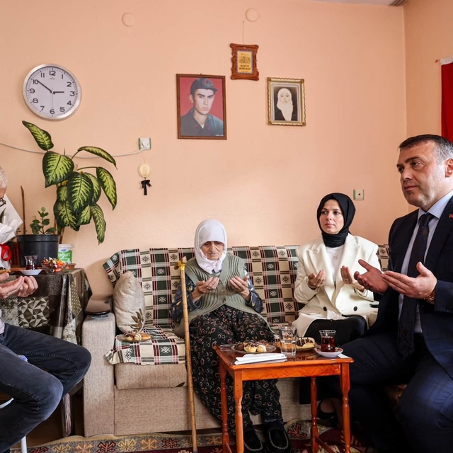 Vali Sözer, Şehit Ekrem Pehlivan'ın ailesini ziyaret etti