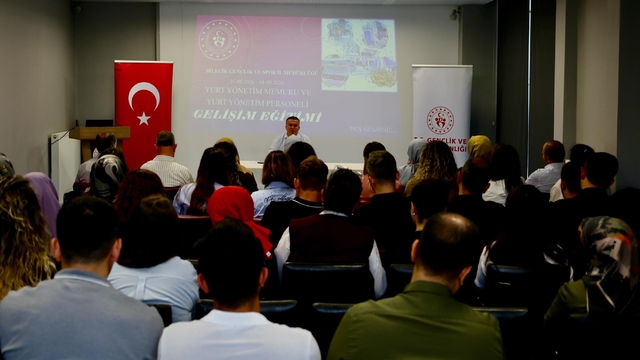 Bilecik'te yurt yönetim memurları ve personeline eğitim