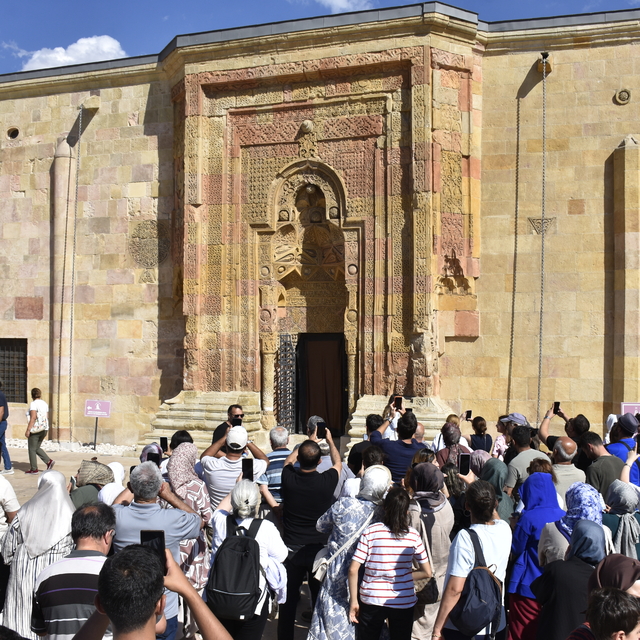 Tarihin taşla yazılmış şaheserinde 'gölge' turizmi